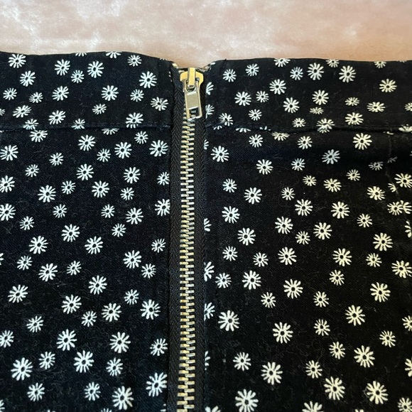Forever 21 Daisy Zip Up Mini Pencil Skirt - Picture 4 of 5